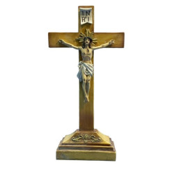 Figura de Jesus crucificado con los ojos abiertos