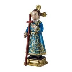 Figura de niño con la cruz