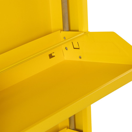 Zapatero amarillo zinc