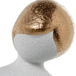 Figura mujer blanco arena y dorado