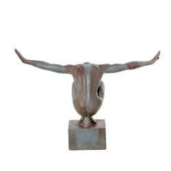 Figura gimnasta gris y marron