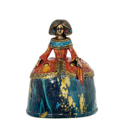 Figura menina dorado, azul y rojo