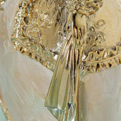 Figura menina dorado y blanco