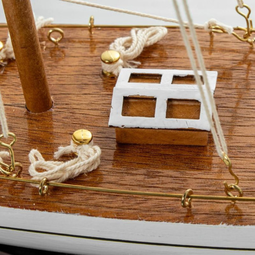 Velero blanco y azul