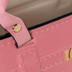 Figura bolso rosa