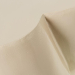 Mesa auxiliar crema brillo