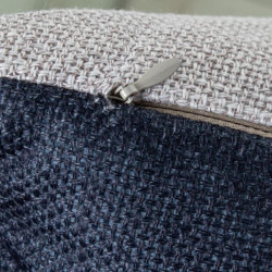 Cojin negro y blanco