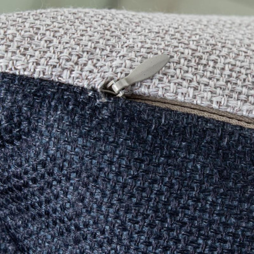 Cojin negro y blanco