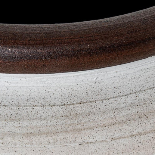 Jarron blanco y beige brillo y marron oscuro