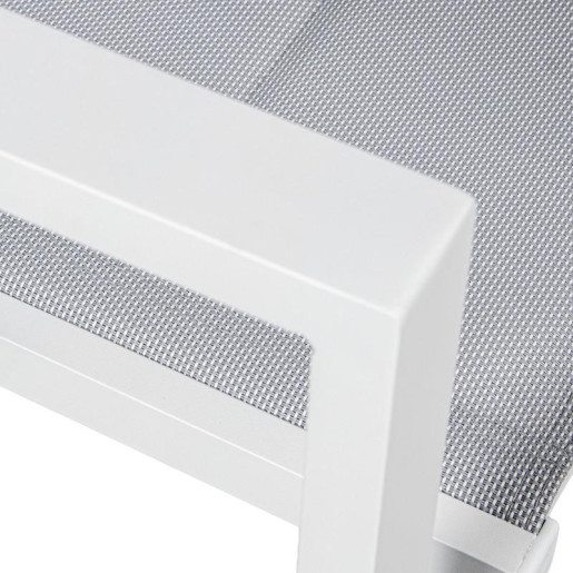 Silla blanco y gris