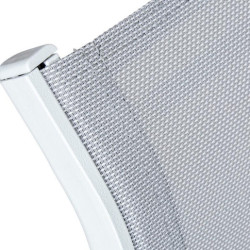 Silla blanco y gris
