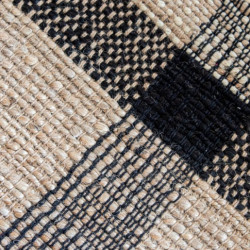 Alfombra beige y negro