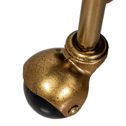 Camarera dorado