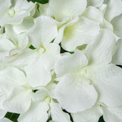 Planta artificial verde y blanco