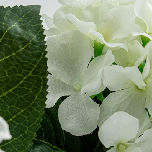 Planta artificial verde y blanco