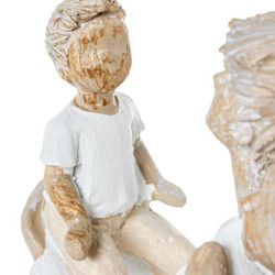 Figura familia blanco y beige