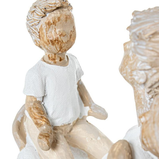 Figura familia blanco y beige