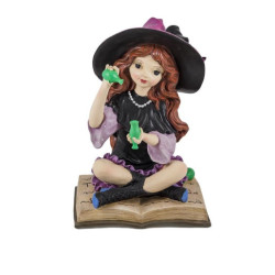 Bruja sobre libro